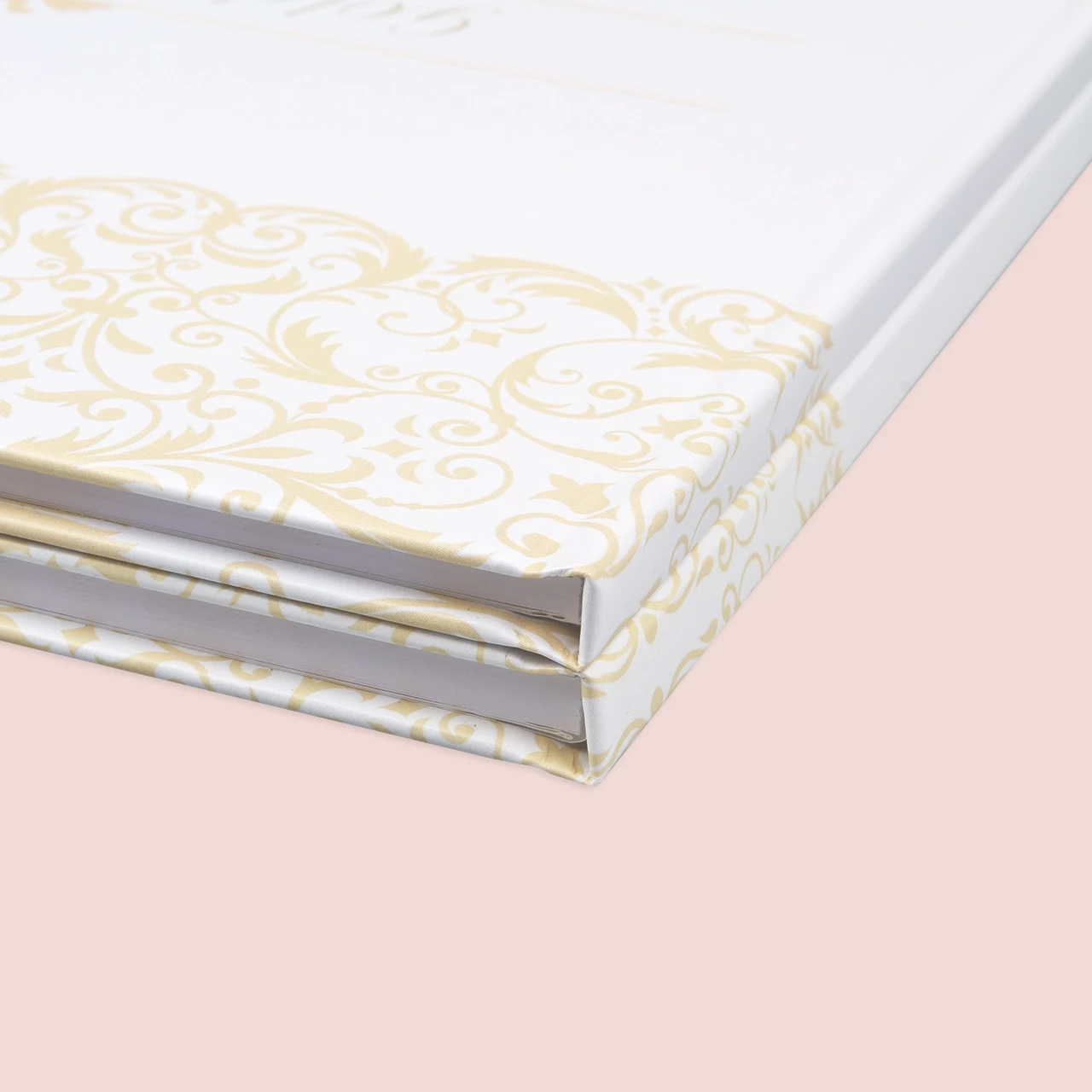 Das Gästebuch zum selbst Gestalten besteht aus einem Hardcover-Einband, 48 oder 72 Seiten aus Premium-Matt-Papier und eurer Note Persönlichkeit.