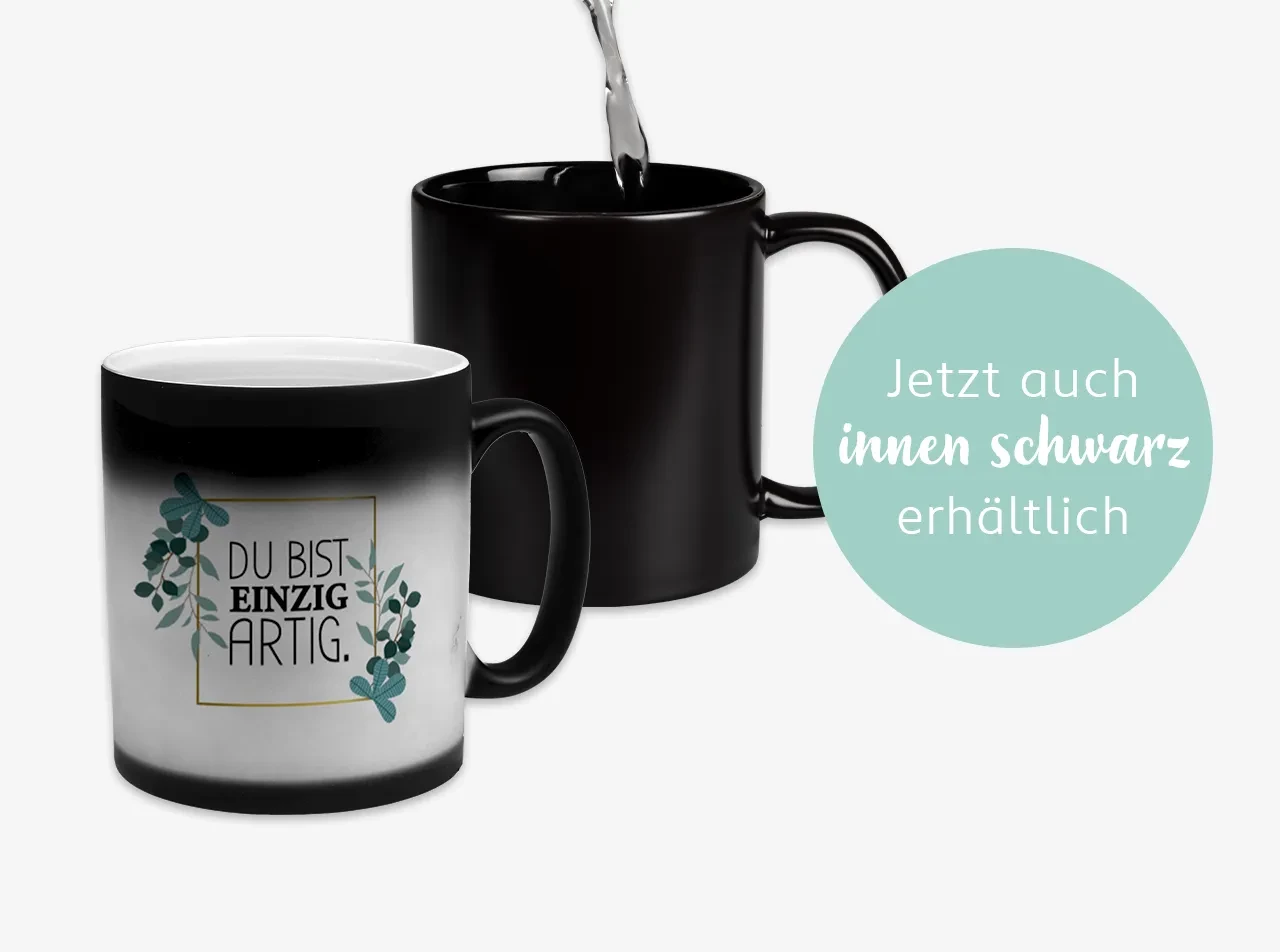 Eine komplett schwarze Zaubertasse und eine schwarze Tasse mit weißer Innerfarbe, die bei Wärme ein individuelles Design zeigt.
