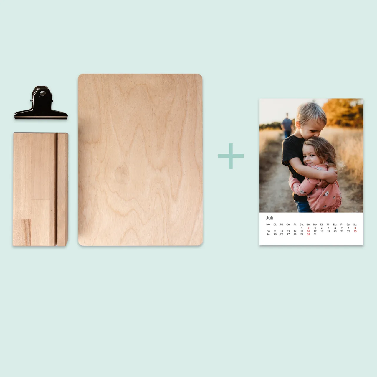 Klemmbrett A5 bestellen und gleich ein ganzes Set erhalten. Im Set erhalten ist das Brett, ein stabiler Standfuß und die Klemme. Bestellt einen Kalender dazu.