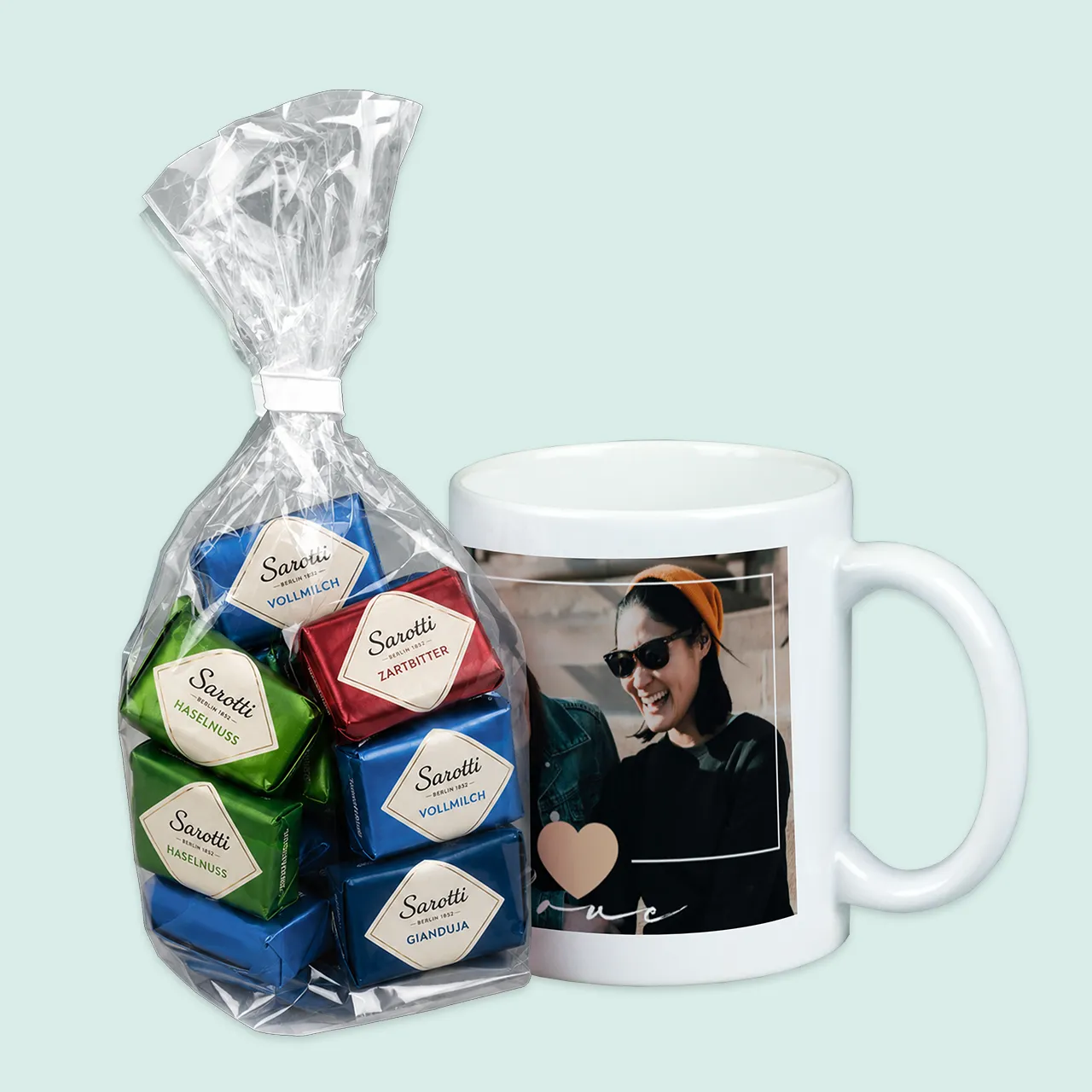 Tasse selbst gestalten, mit Schokolade befüllte Tasse Ihr könnt nicht nur eine Tasse mit Foto bedrucken lassen, sondern die Tasse gleich als besonderes Geschenk mit Schokolade befüllt bestellen und verschenken.