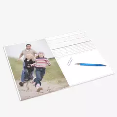 Schreibtischunterlage selbst gestalten für einen individuellen Arbeitsplatz. Die Unterlage aus beschreibbarem Papier gibt es wahlweise mit 25 oder 52 Blättern.