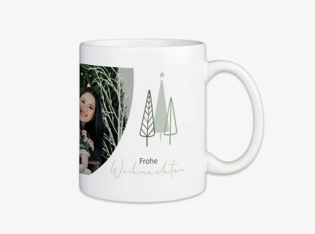 Ihr könnt in der ROSSMANN Fotowelt eine hochwertige weiße Keramik-Tasse mit Foto gestalten und bestellen. Die Oberfläche kann dabei glänzend oder auch matt sein.