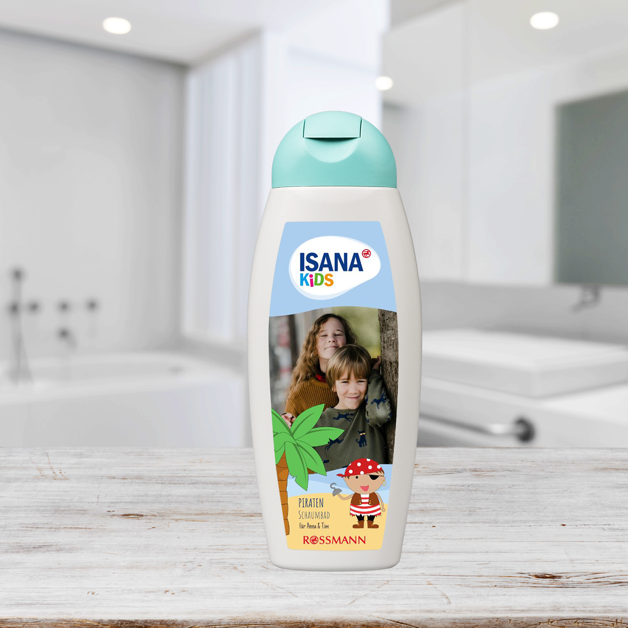 ISANA Kids 2in1 Dusche & Shampoo Sensitiv mit individuellem Foto im Badezimmer