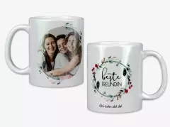 Weiße schimmernde Perlmutt-Tasse mit Bild von drei Freundinnen und dem Text „Beste Freundin – Wir haben dich lieb.