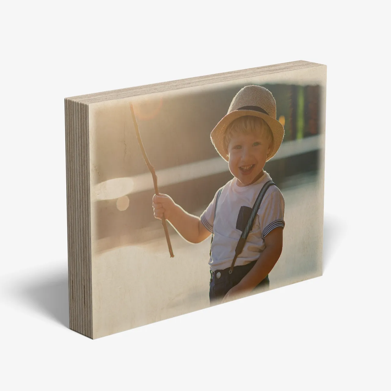 Foto Holzblock mit Familienfoto und sichtbarer Holzstruktur