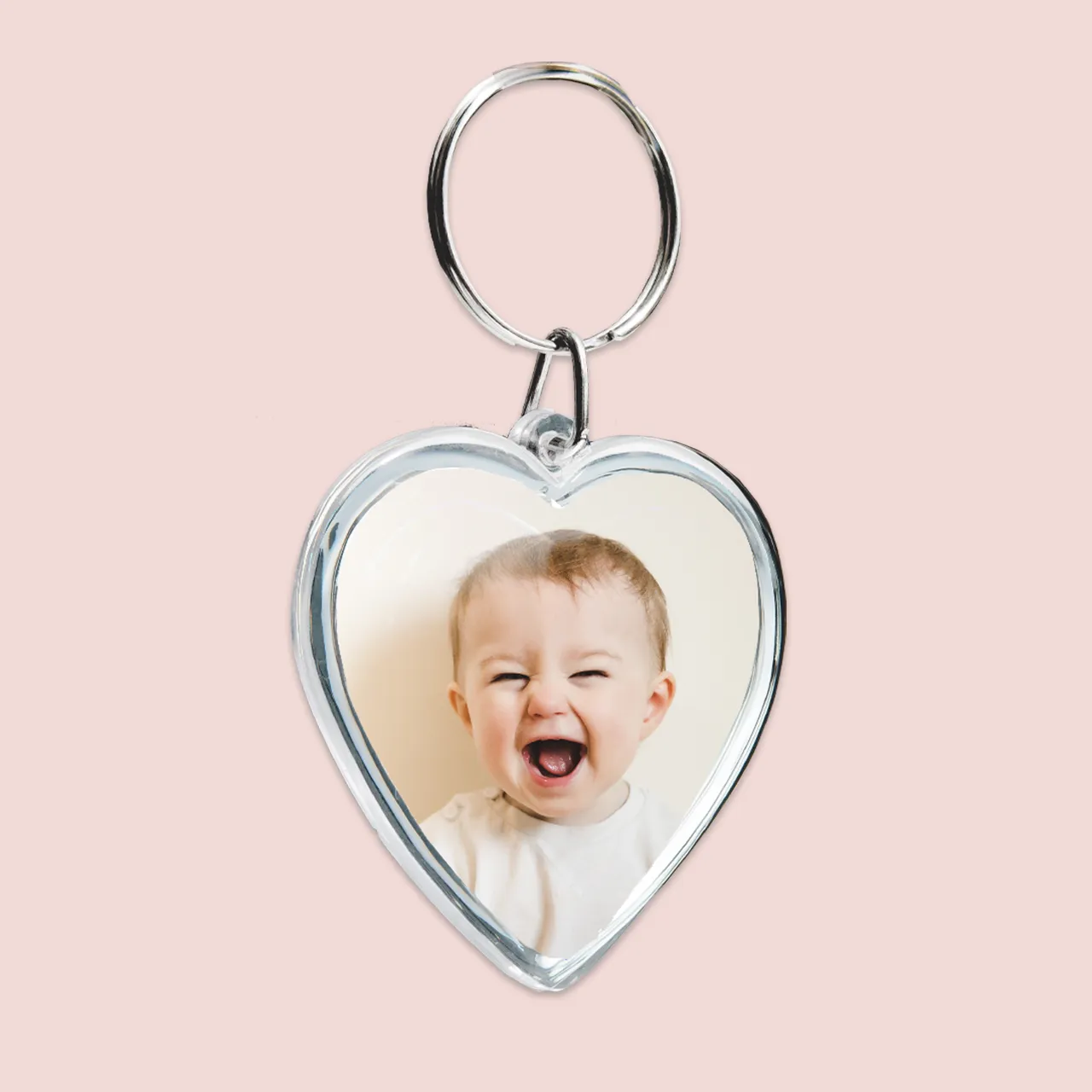 Herz-Schlüsselanhänger mit eigenem Foto gestalten Schlüsselanhänger mit Foto eines Babys in transparenter Acryl-Herzform