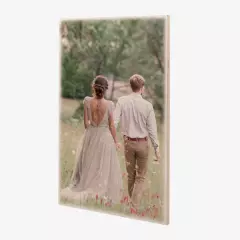 Bringt euer Foto auf Holz. Dazu habt ihr die Wahl zwischen verschiedenen Formaten und Größen und könnt frei wählen, welche Bilder wie angeordnet werden sollen.