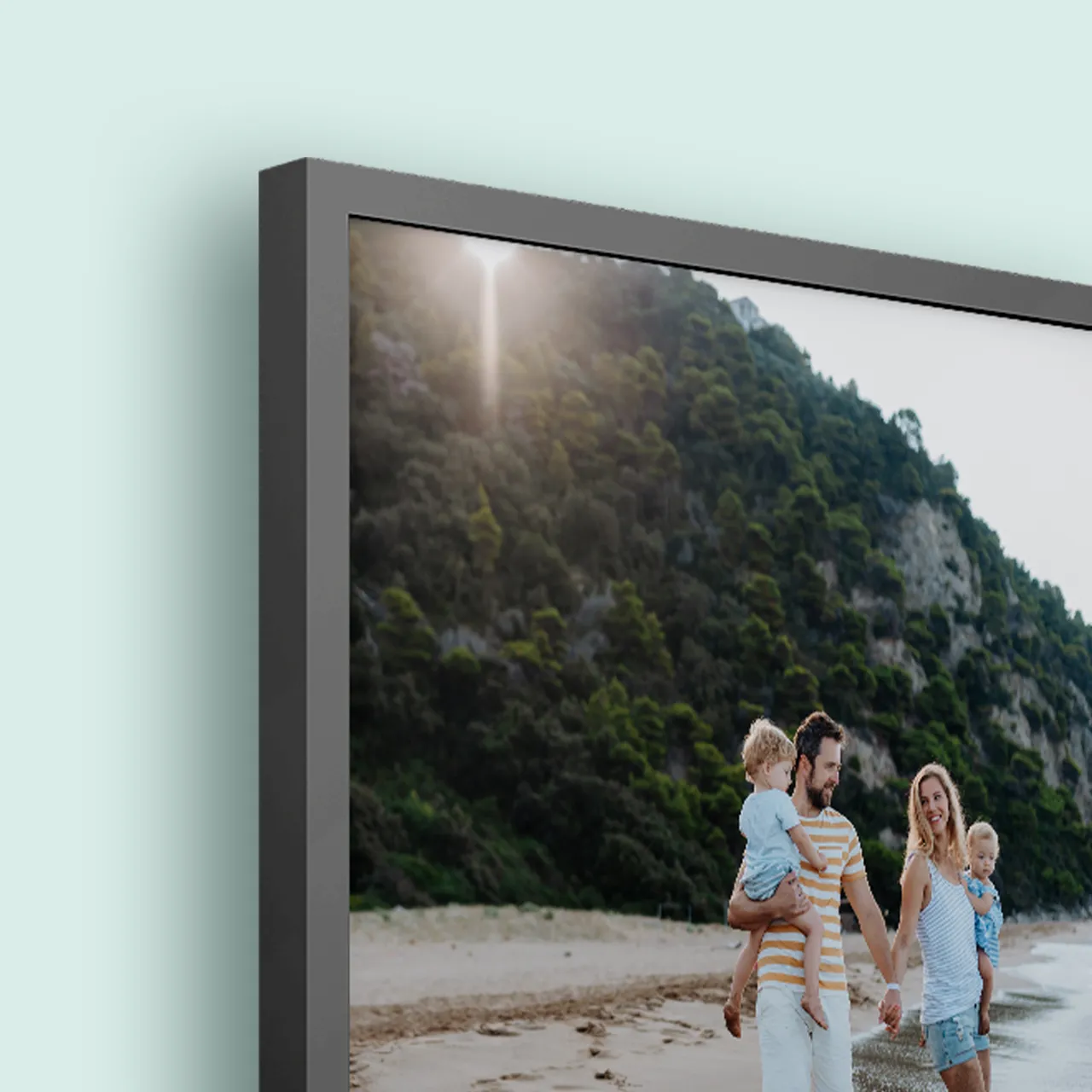 MIXPIX® mit Rahmen und eigenem Familienfoto gestalten Detailansicht einer gerahmten MIXPIX® Fotokachel mit Familienfoto