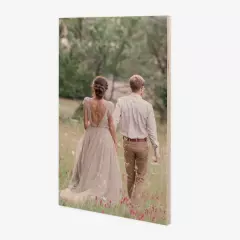 Bringt euer Foto auf Holz. Dazu habt ihr die Wahl zwischen verschiedenen Formaten und Größen und könnt frei wählen, welche Bilder wie angeordnet werden sollen.