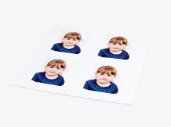 Hier könnt ihr Passbilder online bestellen. Die UV-beständigen Fotos sind ideal für die Geldbörse. Wir belichten eure Passbilder auf echtem Fotopapier.