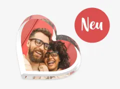 Personalisiertes Fotoherz aus Acryl mit lachendem Paar