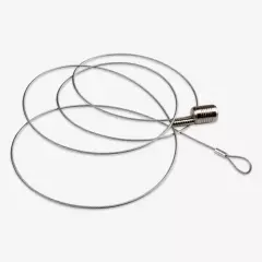 Fotoseil aus Draht mit 10 Magneten für eure Erinnerungen Das Fotoseil ist eine flexible Möglichkeit, um eure Fotos und andere Erinnerungsstücke aufzuhängen. Silbernes Drahtseil, ca. 1,5 Meter und 10 Magnete.