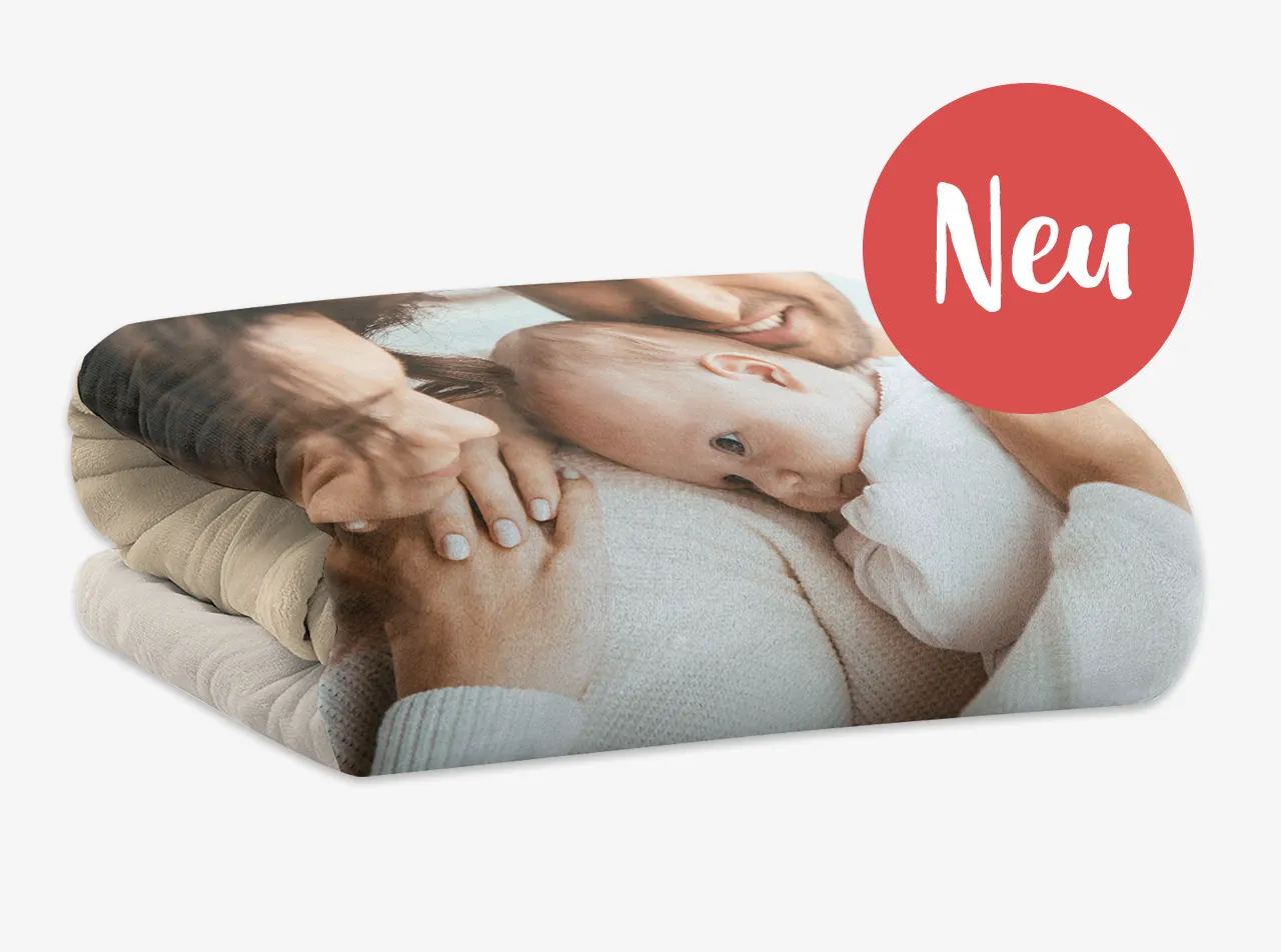 Personalisierte Babydecke mit Foto eines Babys auf der bedruckten Vorderseite