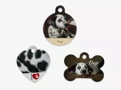 Unsere personalisierte Hundemarke ist in Herz-, Kreis- und Knochenform erhältlich und mit Foto und Text personalisierbar.