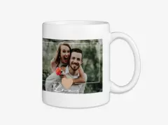 Ihr könnt in der ROSSMANN Fotowelt eine hochwertige weiße Keramik-Tasse mit Foto gestalten und bestellen. Die Oberfläche kann dabei glänzend oder auch matt sein.