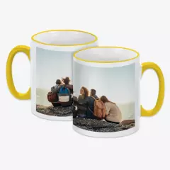 Wählt für eure personalisierte Tasse eine von zehn wundervollen Farben für den Tassenrand und Henkel aus und bringt euren einzigartigen Foto-Moment zum Strahlen.