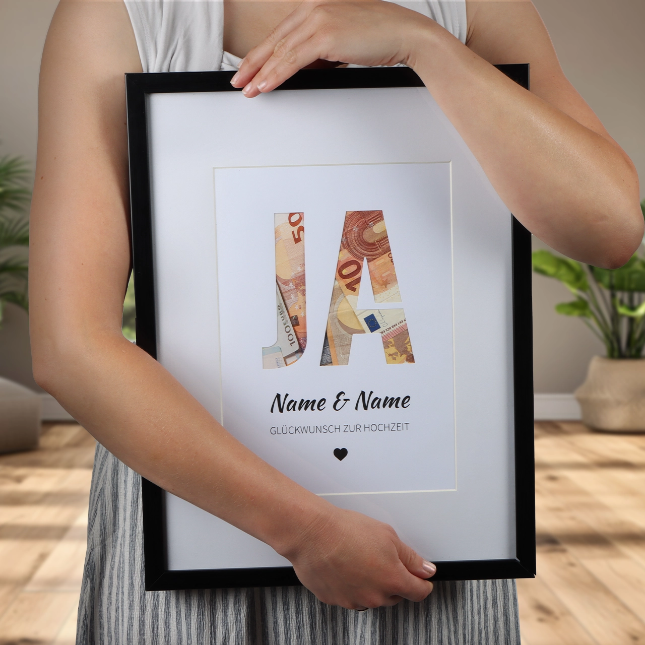 Poster Geldgeschenk im Bilderrahmen mit ausgeschnittenem Schriftzug JA und Geldscheinen