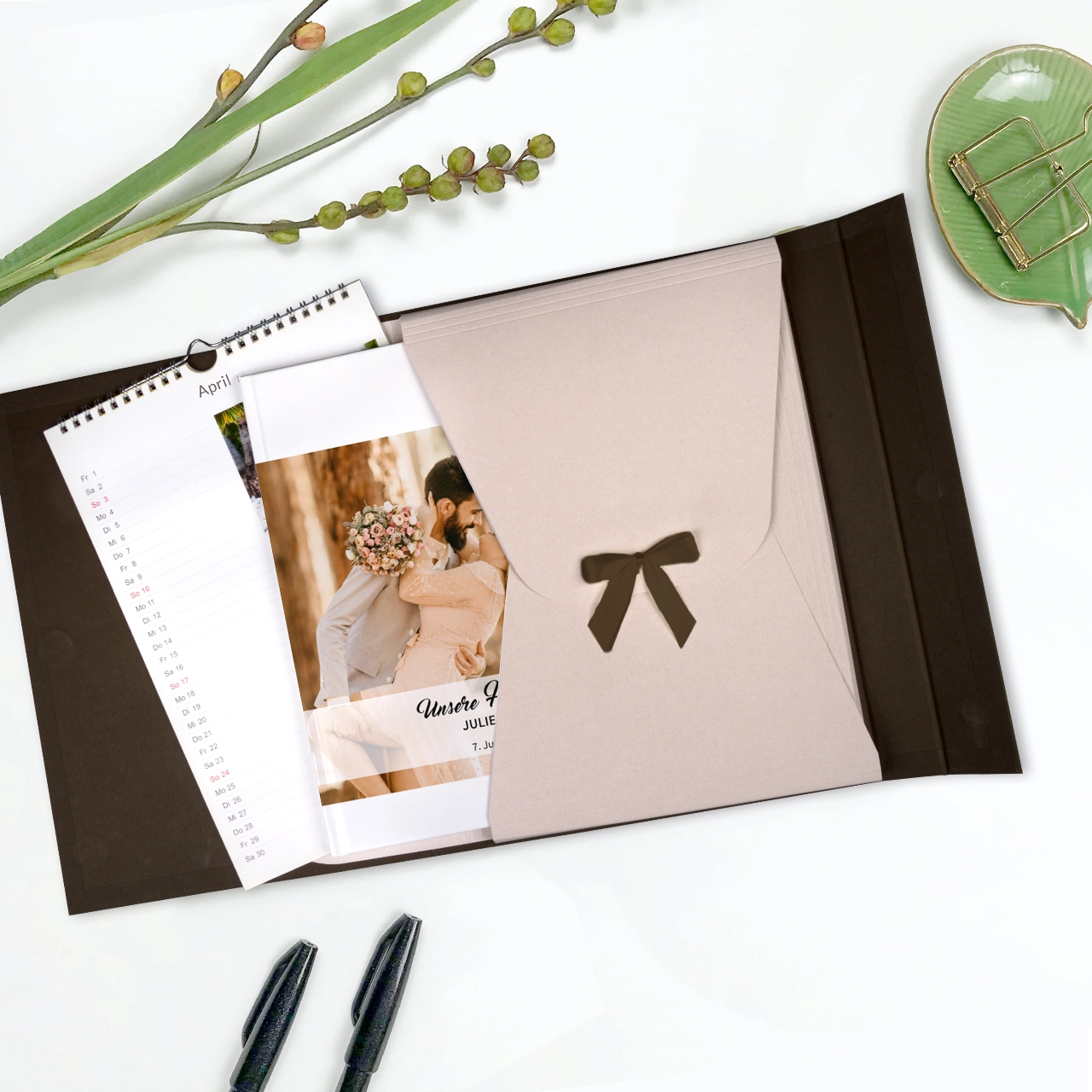 Geschenkschachtel, farbenfroh, optimal für Kalender Geschenkverpackung in Form einer Box. Die Box ist sehr gut geeignet, um beispielsweise Kalender oder Fotobücher optimal zu verschenken und zu präsentieren.