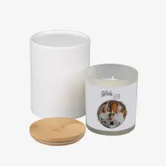 Ein Windlicht mit Foto und Text als liebevolle Geschenkidee. Die Kerze wird in einer stabilen Geschenkverpackung geliefert.