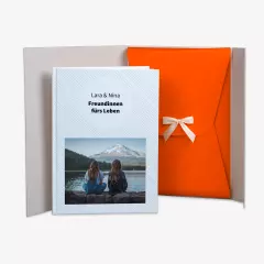 Bestellt jetzt eine Geschenkschachtel, um dem nächsten Fotogeschenk noch mehr Überraschungseffekt hinzuzufügen und die Spannung bei der Übergabe zu erhöhen.