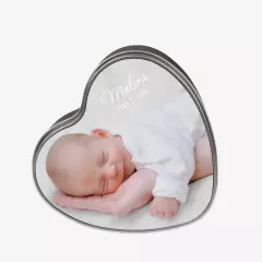 Keksdose mit Gravur oder Foto bedrucken lassen in der ROSSMANN Fotowelt. Die herzförmige Fotodose eignet sich auch perfekt als individuelle Geschenkverpackung.