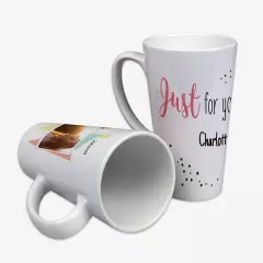 Latte macchiato Tasse selbst gestalten für alle Kaffeeliebhaber. Die kegelförmige Keramik-Tasse gibt es mit einem Fassungsvermögen von 290 ml und 470 ml.
