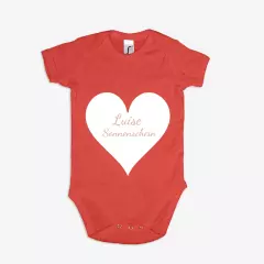 Lasst euren einzigartigen Baby Body bedrucken. Gestaltet in der ROSSMANN Fotowelt ein unverwechselbares Design mit Cliparts und dem Namen eures kleinen Schatzes. 