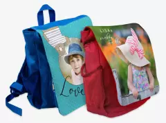 Kinderrucksack mit Namen, Foto und Text in blau oder rot Kindergartenrucksack mit Namen, Foto und Text. Der Kinderrucksack aus strapazierfähigem Polyester hat verstellbare Gurte. Ideal für den Kindergarten und den Schulausflug.