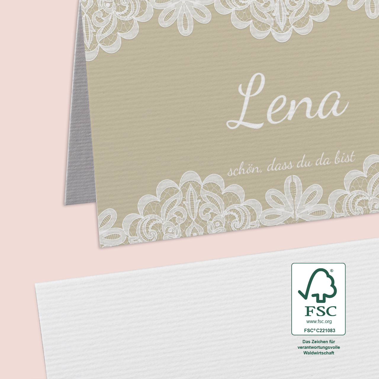 In der ROSSMANN Fotowelt könnt ihr Tischkarten gestalten, die für einen reibungslosen Ablauf sorgen. Schafft unvergessliche Erinnerungen für euch und eure Gäste!