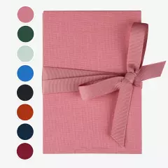 Leporello, 8 verschiedene Farben, Leineneinband Jetzt ein Leporello gestalten. Die Einbände aus Leinen und die passende Schleife sind in 8 verschiedenen Farben erhältlich, die allesamt sehr schick aussehen.