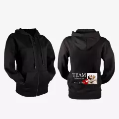 Eure Kapuzenjacke könnt ihr in der ROSSMANN Fotowelt auf der Rückseite bedrucken lassen. Die Jacken sind hochwertig und mit eurem kreativen Design einzigartig.