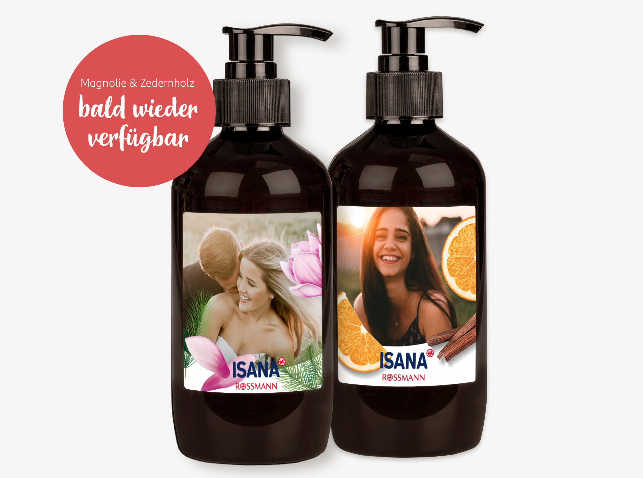 In der ROSSMANN Fotowelt könnt ihr eine ISANA Flüssigseife mit Foto und Text personalisieren. Gestaltet das Etikett der dunkelbraunen Flasche mit Pumpspender individuell.
