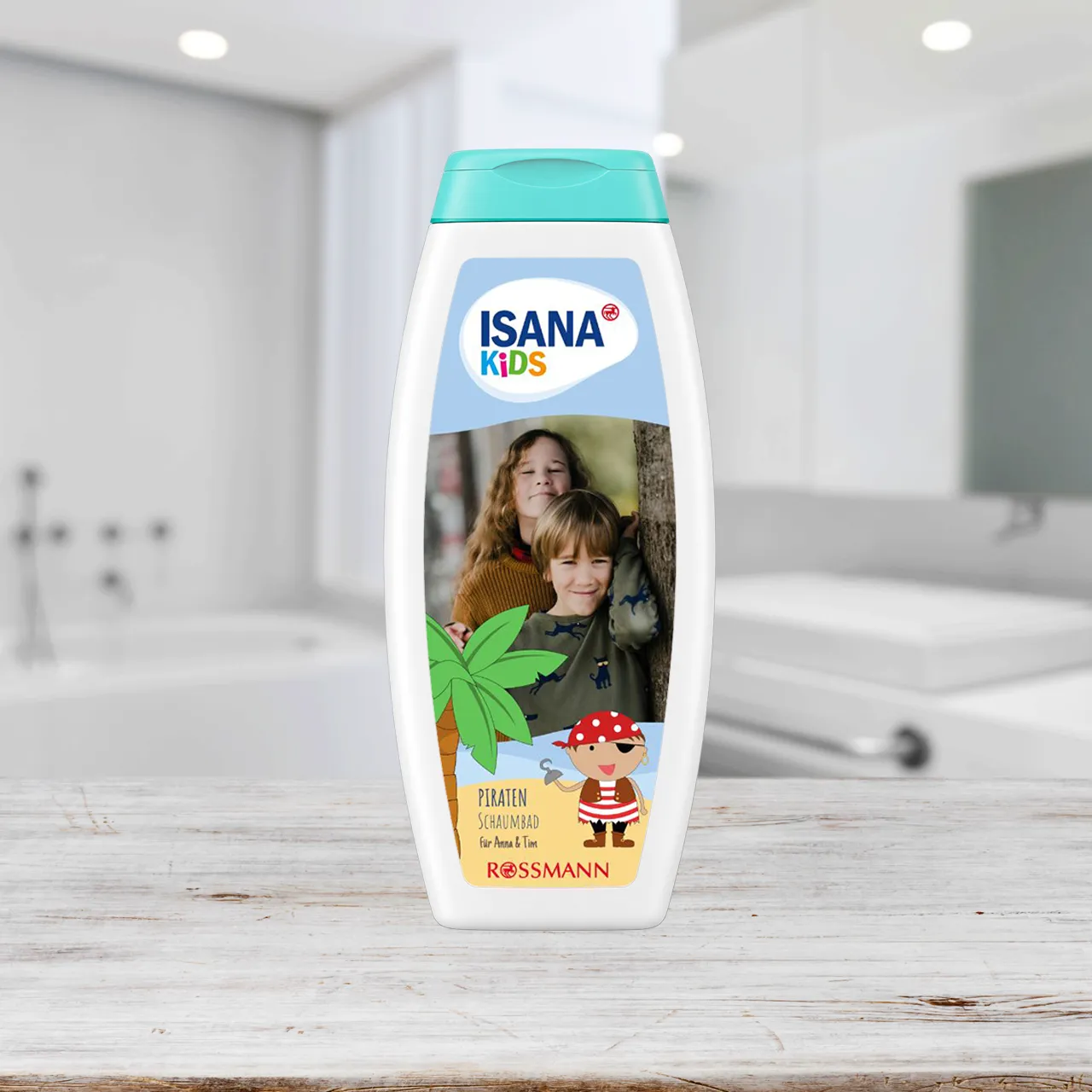 ISANA Kids 2in1 Dusche & Shampoo Sensitiv mit individuellem Foto im Badezimmer