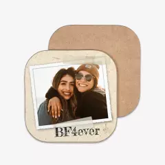 Untersetzer selbst gestalten, abgerundete Ecken, abwischbar Ihr könnt in der ROSSMANN Fotowelt einen oder mehrere Bierdeckel bedrucken lassen. Diese bestehen aus 3 mm starker Hartfaser und haben abgerundete Ecken.