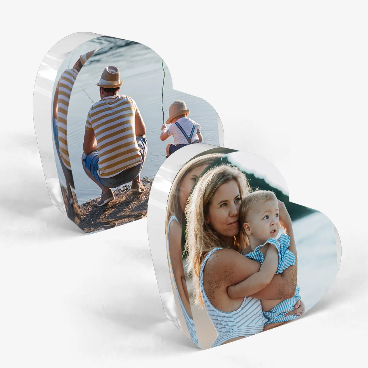 Zwei Fotoherzen aus Acryl mit Familienfotos von Eltern und Kindern