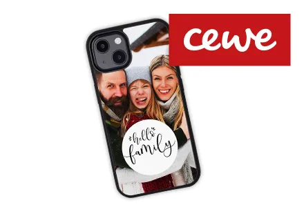 Eine Handyhülle mit Familienfoto im Winterdesign, perfekt um Erinnerungen festzuhalten.