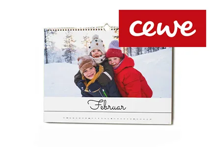 Fotokalender gestalten mit Kinderbildern im Schnee für besondere Wintererinnerungen.